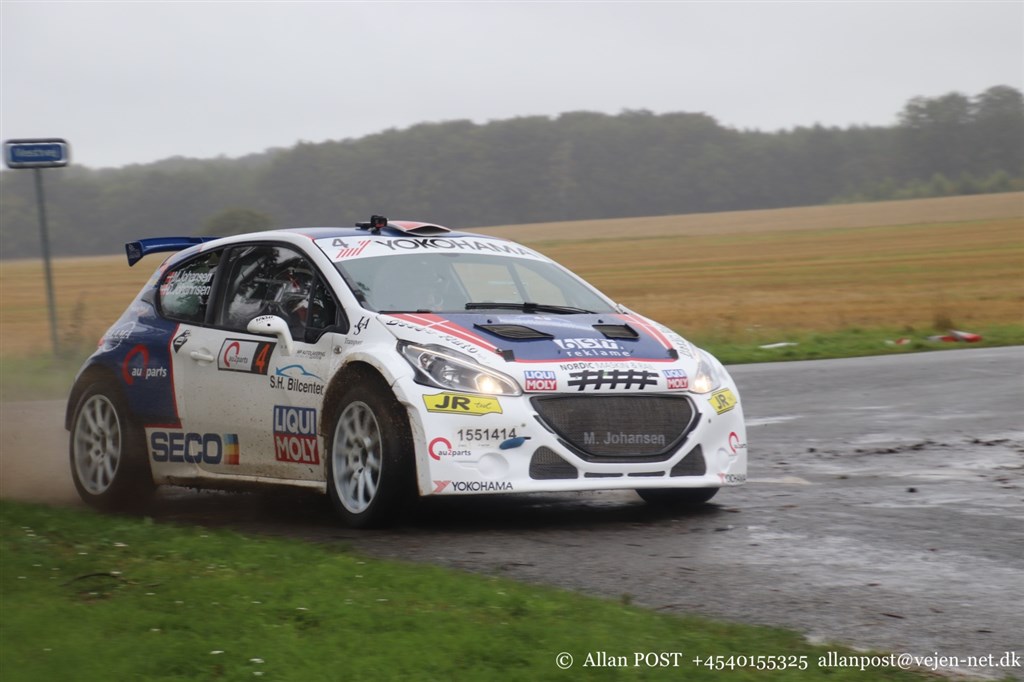 Martin Johansen og Dan Johannsen i deres lyn hurtige R5 Peugeot 208.